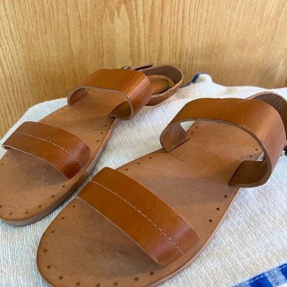 FRYE women’s leather size 9 sandals, flats with adjustable strap - Picture 5 of 10